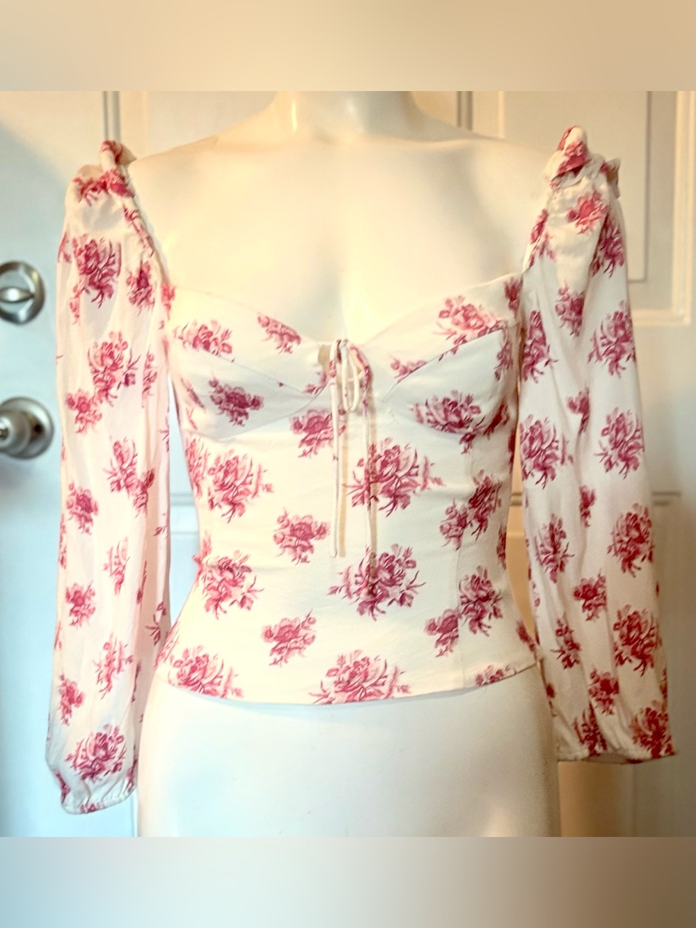 Polyester blend crop top, Wilfred by Aritzia, floral print puff sleeve corset S